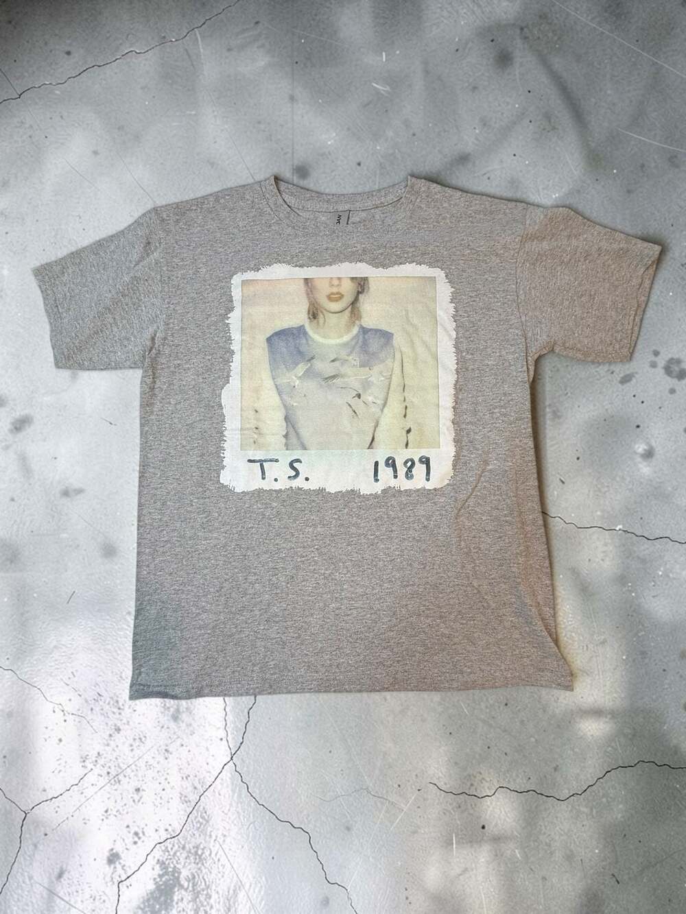 Taylor Swift 1989 Album Graphic T-Shirt Youth Large